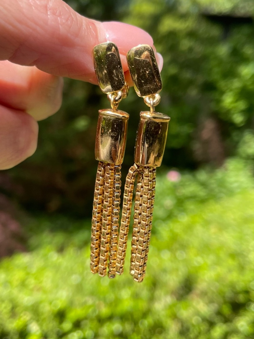 Vintage Monet Signed Clip Earrings with Box Chain and Fringe Tassel in Gold-tone - Picture 5 of 6